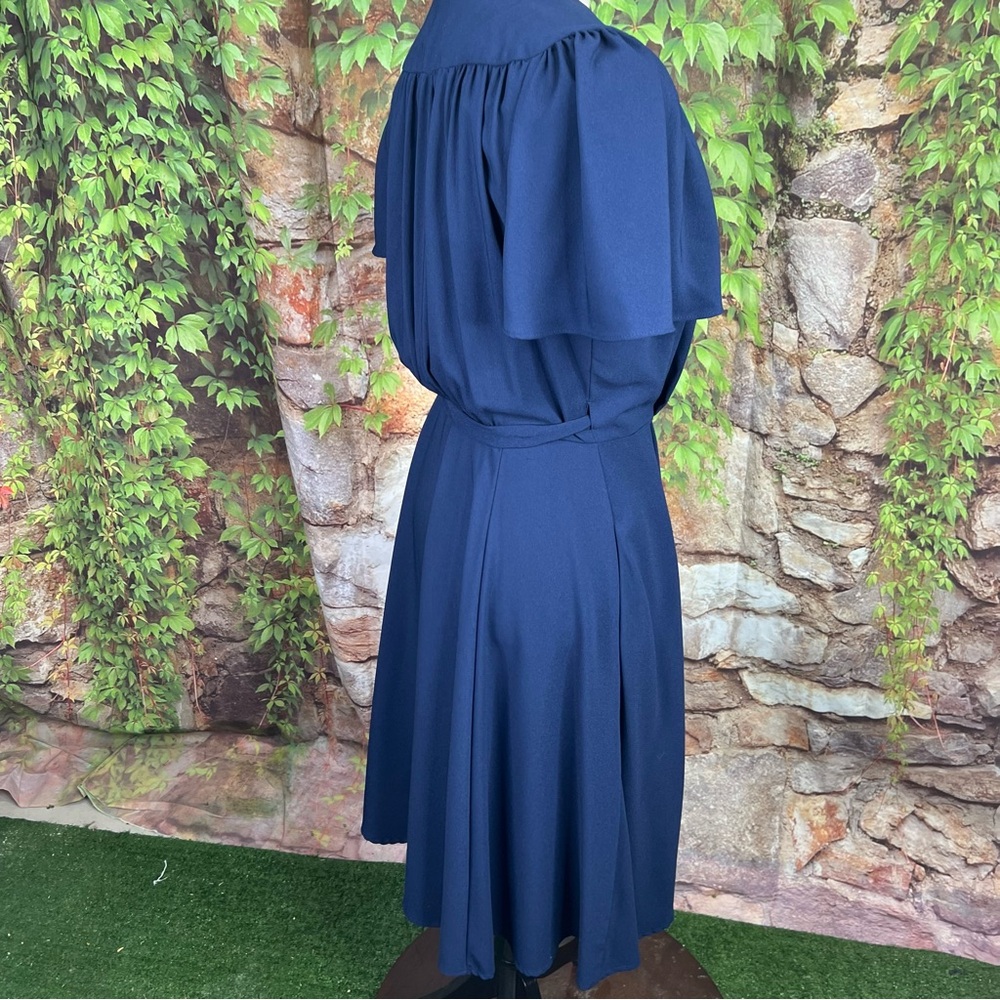 GAL MEETS GLAM Classic Flattering Navy Wrap Dress, 6 - Picture 9 of 12